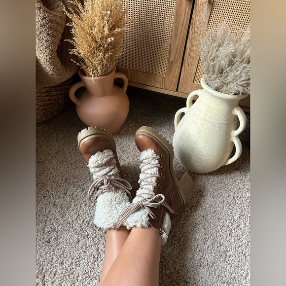 Never worn winter fashion bootie. Size 7. Target brand - Picture 1 of 7